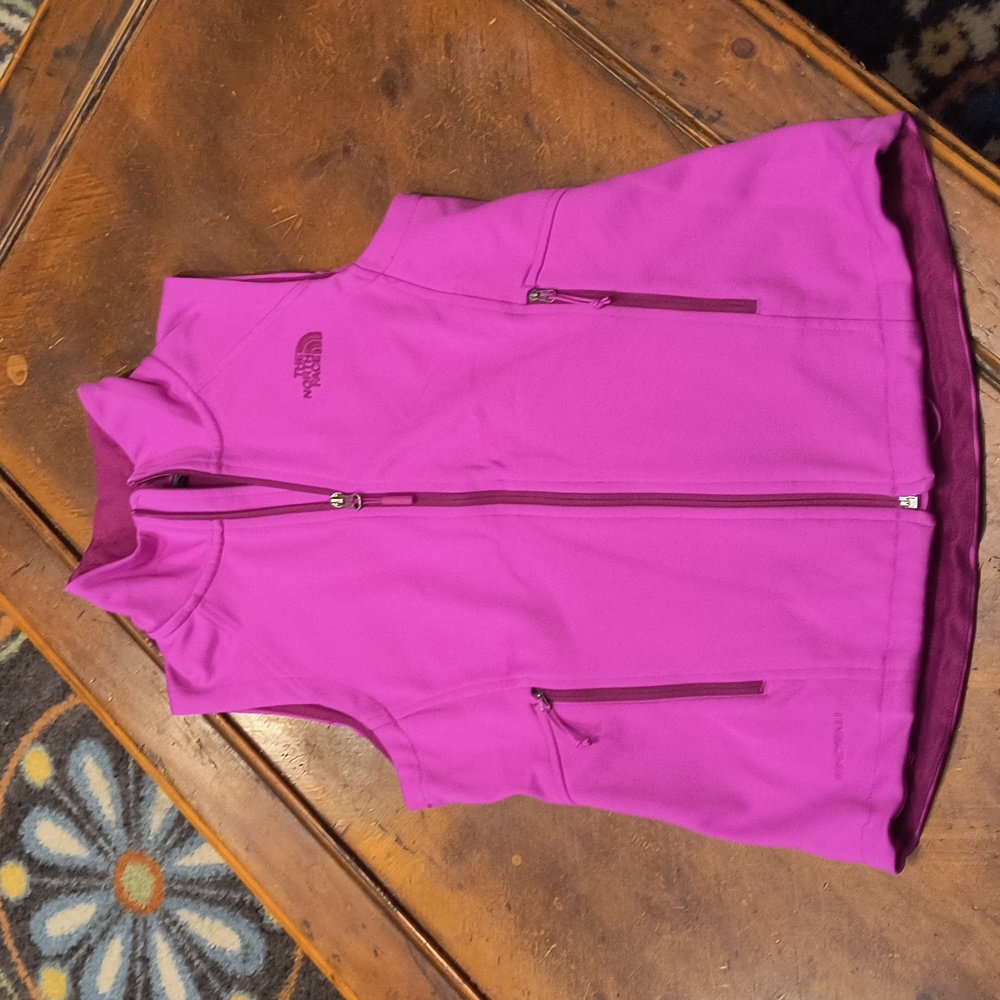 Women’s North Face size small vest